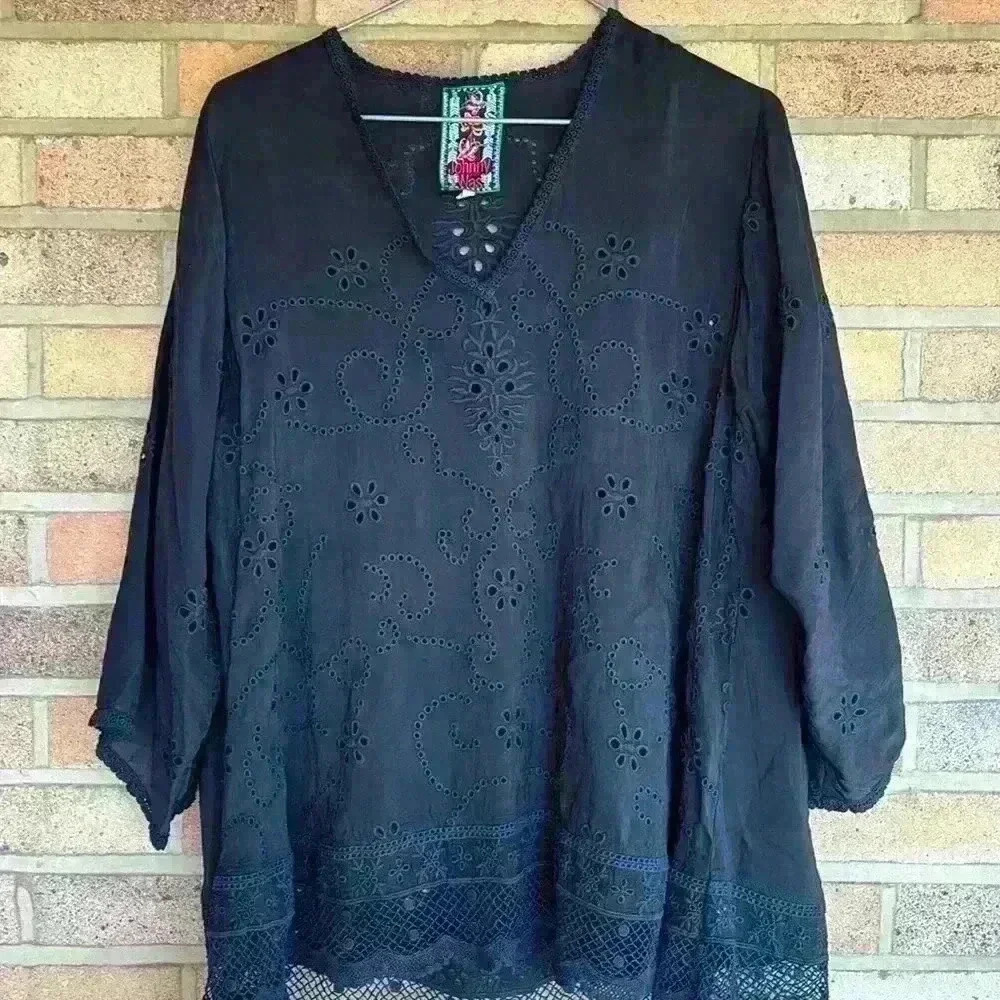 Johnny Was Black 3/4 Sleeve embroidered eyelet tunic style peasant blouse XS